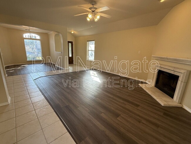 Building Photo - 827 Visor Dr