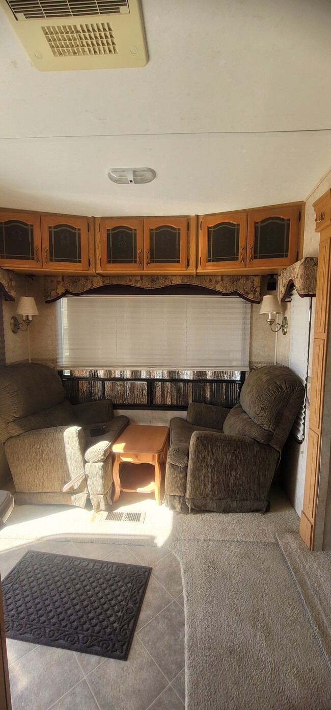 Foto del edificio - 218 W Carson St