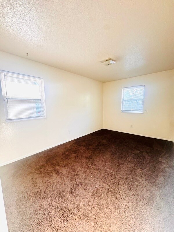 Foto del edificio - 1415 W Maple Ave