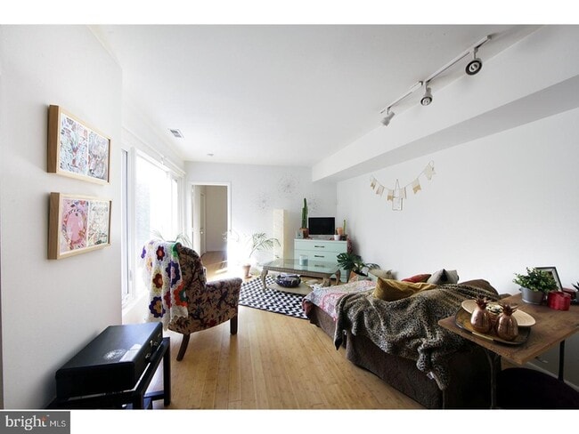 Foto del edificio - 447 Fairmount Ave