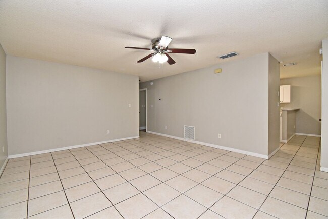 Foto del edificio - Well maintained 2 bedroom property with lo...