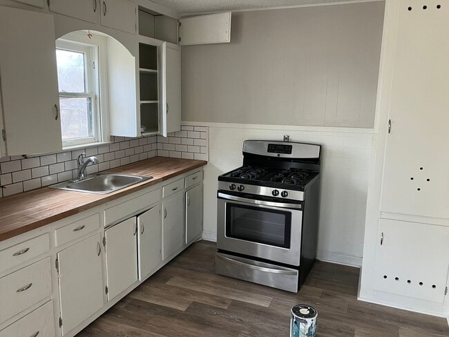 Building Photo - Beautifully Updated 2 Bedroom Home!