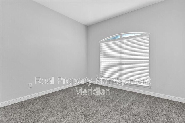 Foto del edificio - 212 Roundstone Rd