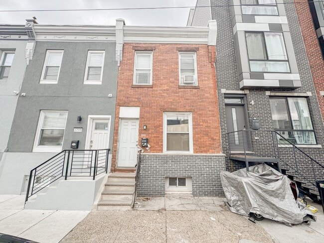 Building Photo - 2266 E Cambria St