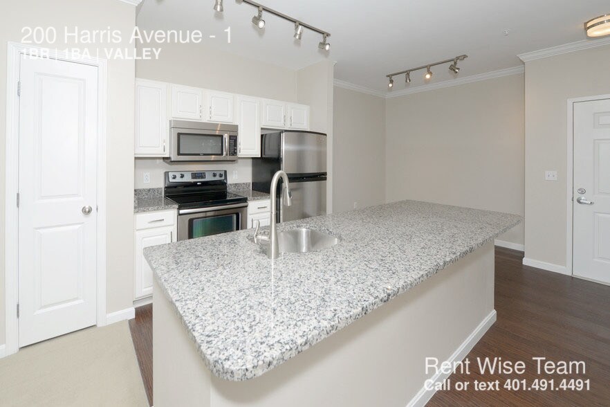 Primary Photo - 200 Harris Ave