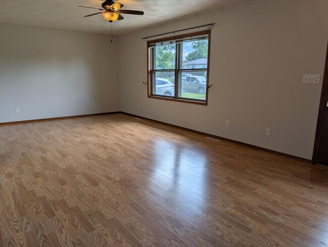 Foto del edificio - 204 Hickory Dr