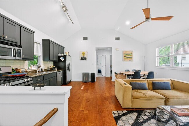 Foto del edificio - 1312 Woodland Ave