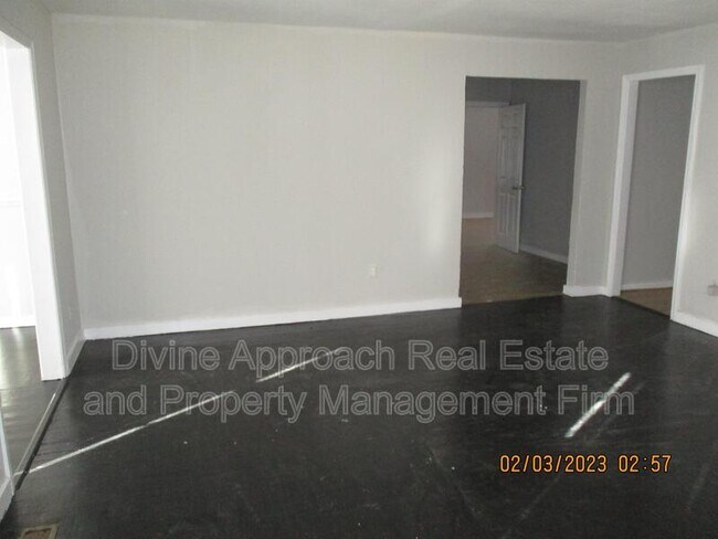 Building Photo - 1914 19th Ct N