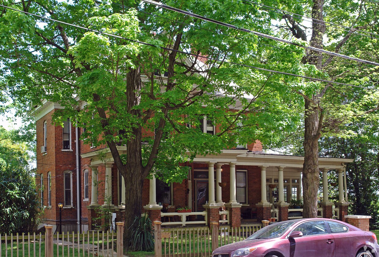 Foto principal - 131 S Boylan Ave