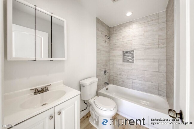 Foto del edificio - 1 br, 1 bath Triplex - 4403 Michigan Ave, ...