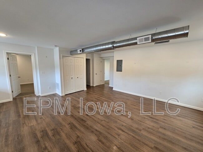 Building Photo - 904 W Welsh St