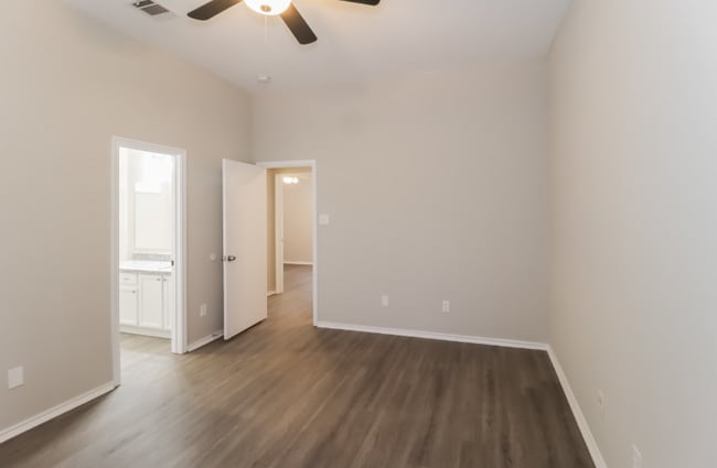 Building Photo - 2604 Hill Street Cove