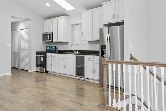 Building Photo - 5314 S Kenneth Ave