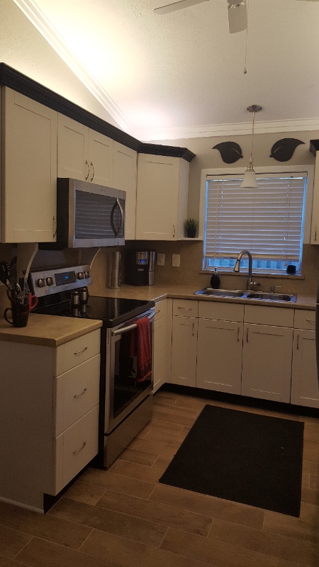 Building Photo - 2216 Capri Dr