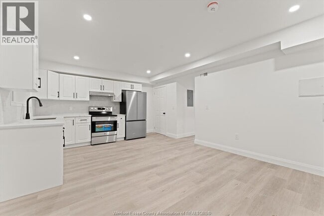Building Photo - 702 Pierre Ave
