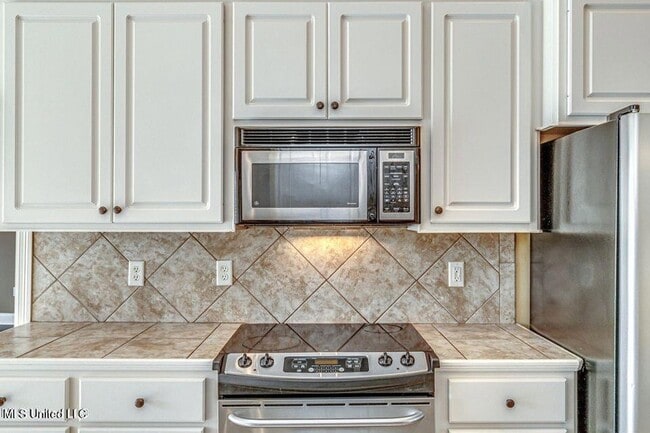 Building Photo - 401 Ash Tree Ln