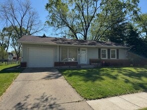 Building Photo - 1123 Cedar Ln