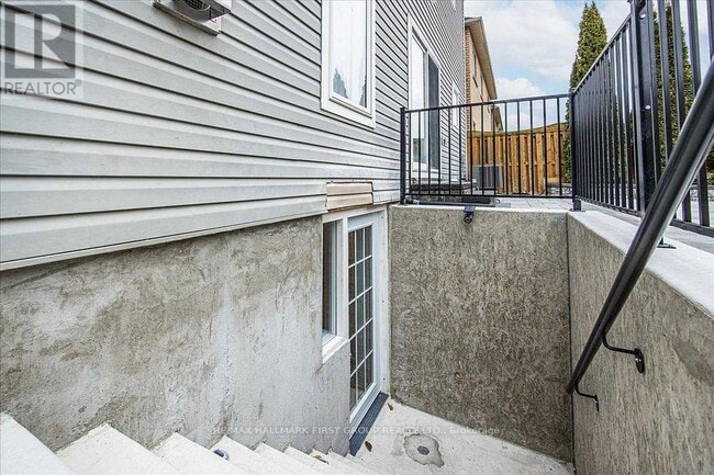 Building Photo - 16 Rushbrooke Way