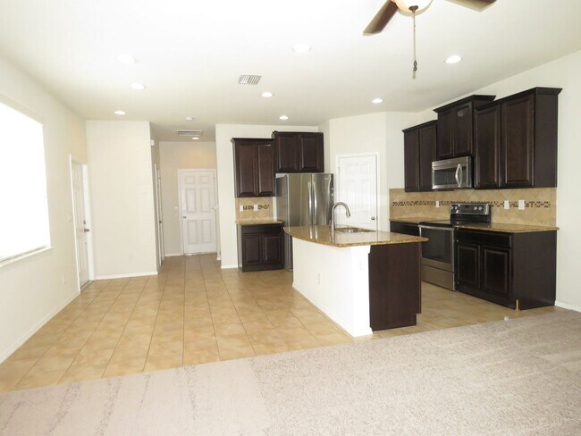 Foto del edificio - Beautiful Townhouse 3/2.5/2cg $2300mo