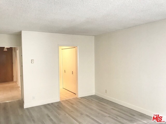 Foto del edificio - 642 N W Knoll Dr