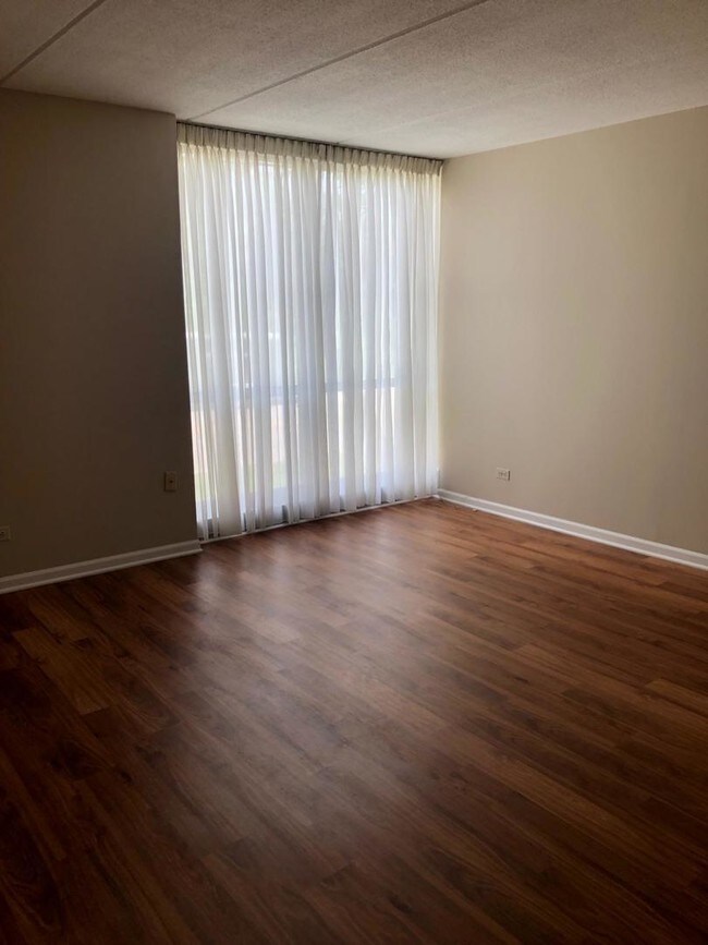 Foto del edificio - 1301 N Western Ave