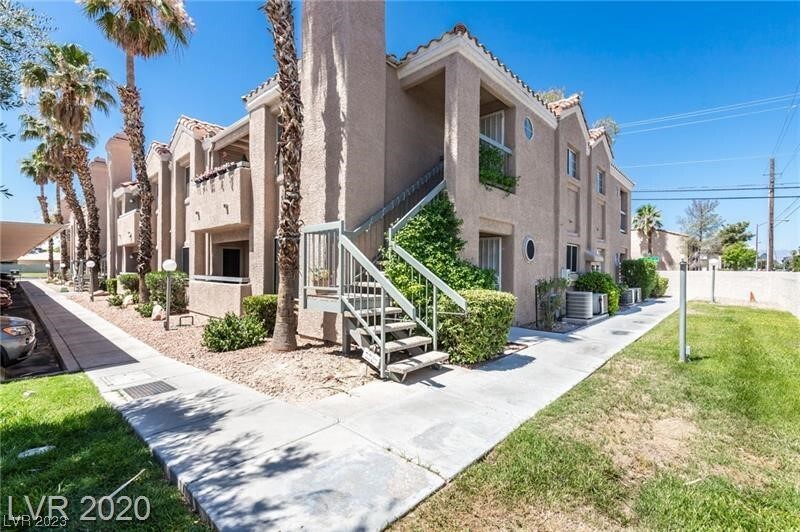 Primary Photo - 1375 E Hacienda Ave