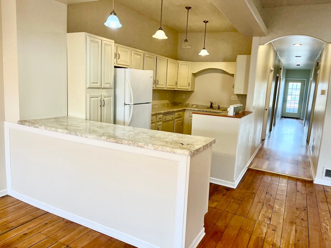 Foto principal - 1221 Caledonia St