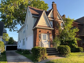 Building Photo - 2507 Brookview Blvd