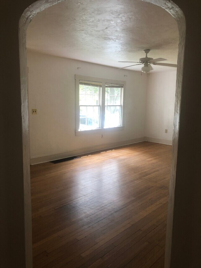 Building Photo - 124 James Ave