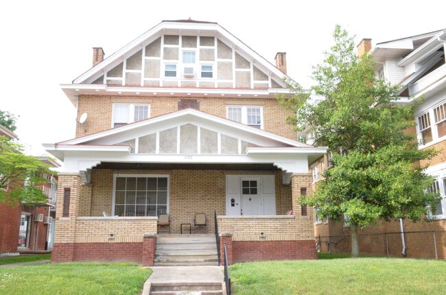 Building Photo - 820 12th Ave