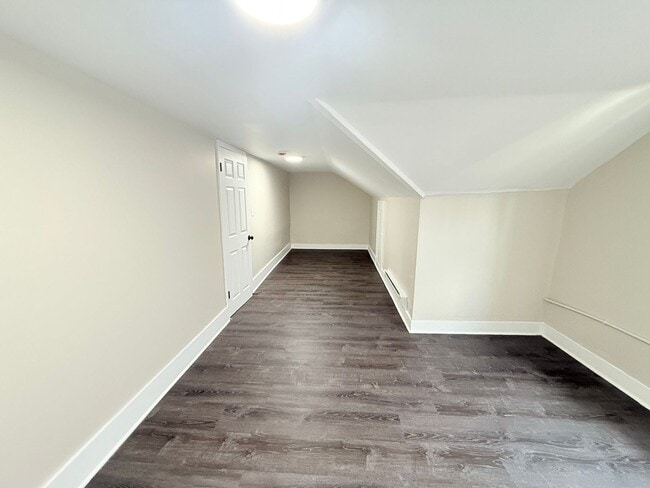 Building Photo - Renovated 4-Bedroom Home – We Welcome Sect...