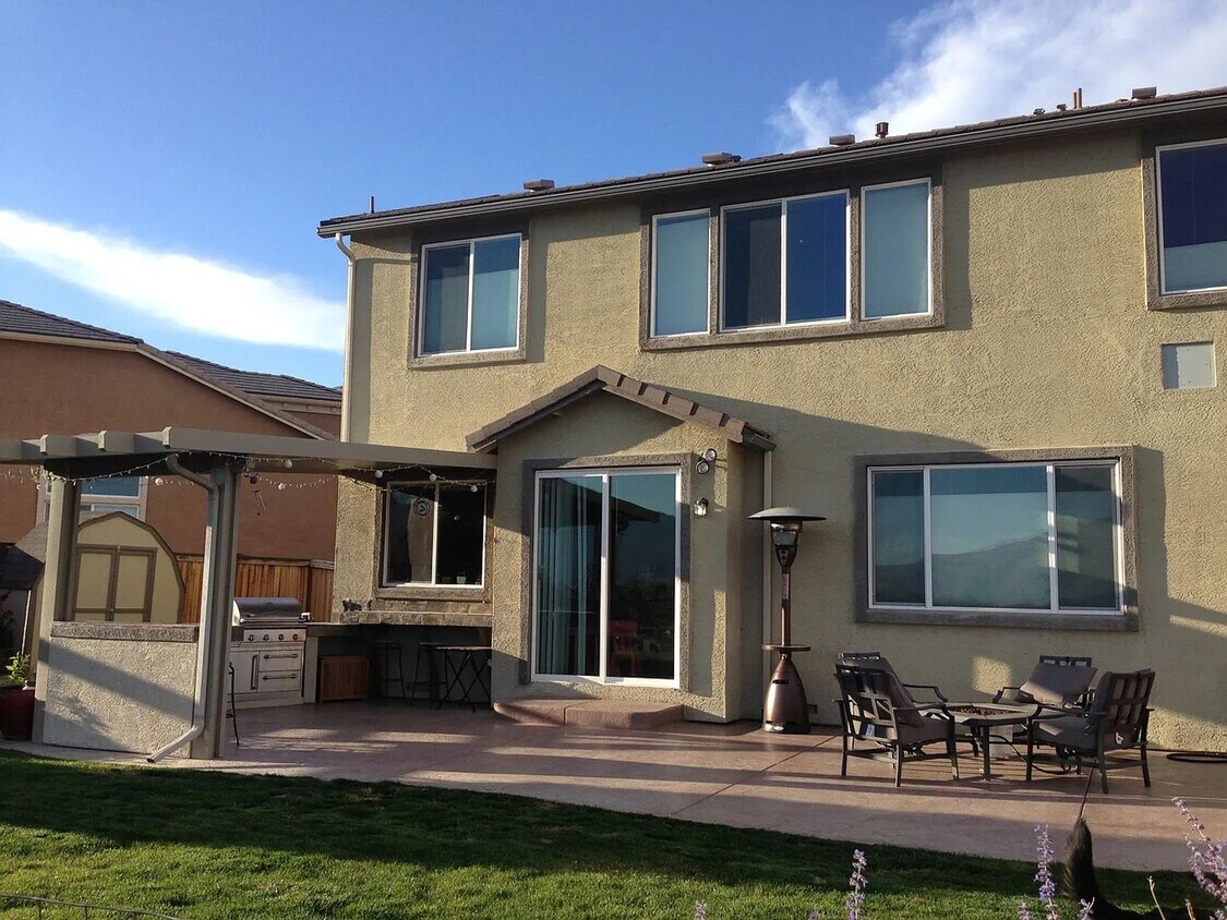 Building Photo - 4 bedroom 2.5 bath in quiet cul-de-sac in Canyon Pines