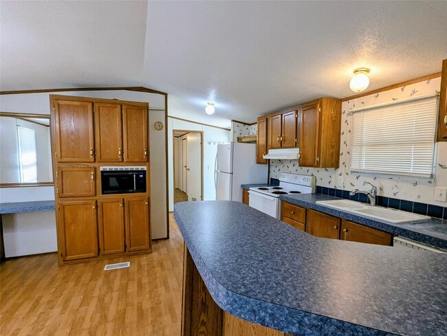 Building Photo - 560 Meridian