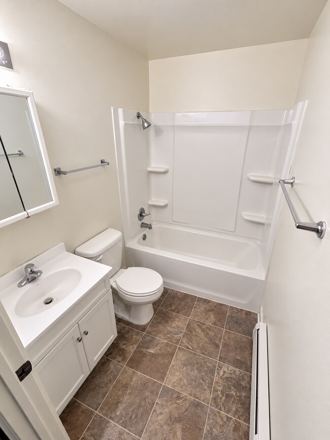 Building Photo - Affordable 2 bedroom apartment available now.
