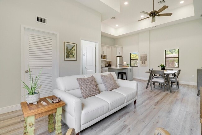 Foto del edificio - 10735 Lantana Rd