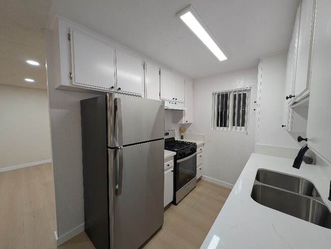 Building Photo - 11007 Hartsook St