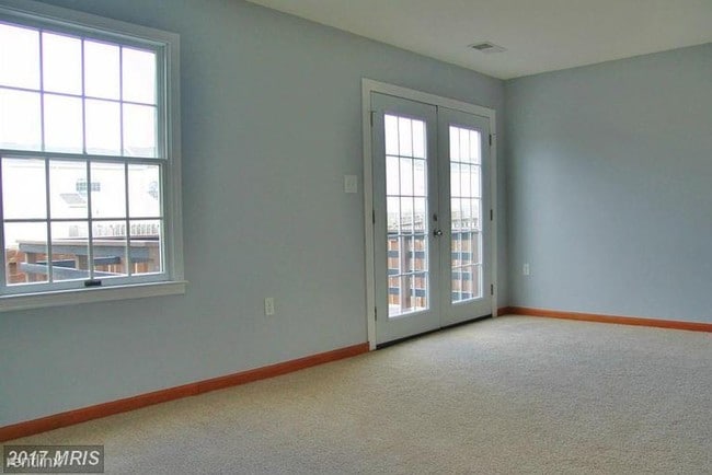 Building Photo - 3 br, 2.5 bath Townhome - 354 Surrey Club Ln