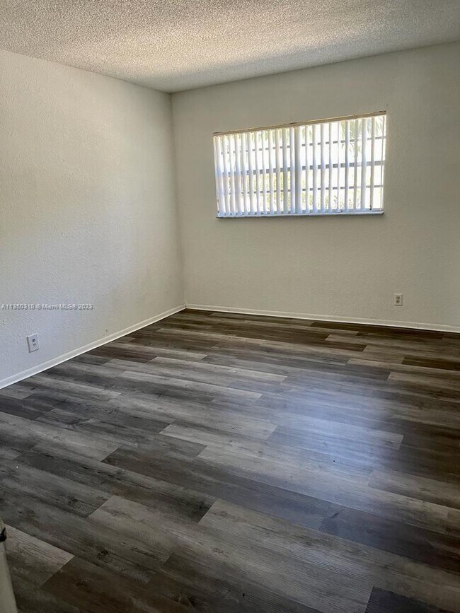 Foto del edificio - 4750 NW 9th Dr