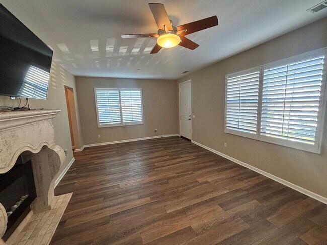 Foto del edificio - COMING SOON! 4-Bedroom Home in the Gated Villa Metro Community!