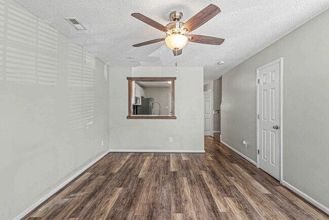 Building Photo - 103 Meadowbrook Ln