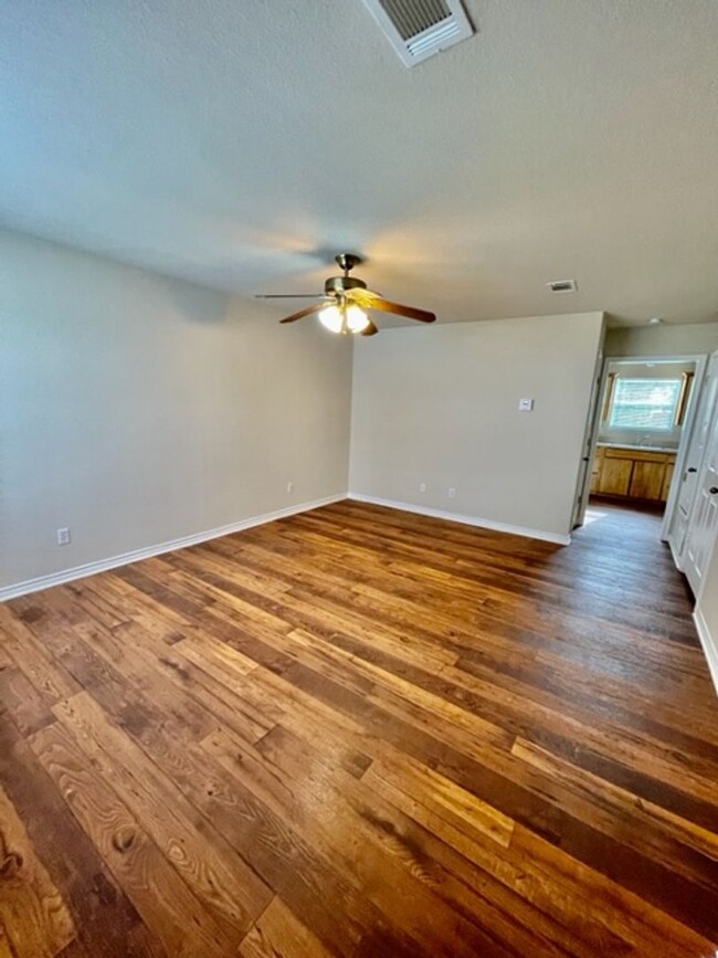 Foto del edificio - 2 bedroom townhome in Moody, Texas.