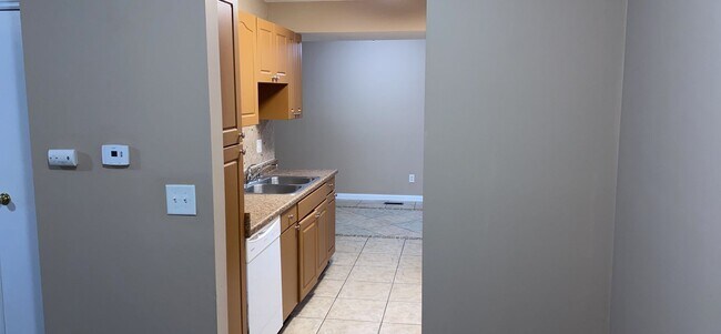 Foto del edificio - **Deposit Special $1000** 1608 Bonita Dr 4...