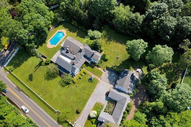 Foto del edificio - 110 Wolver Hollow Rd