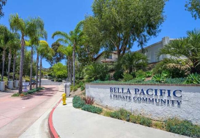 Building Photo - 4850 Bella Pacific Row