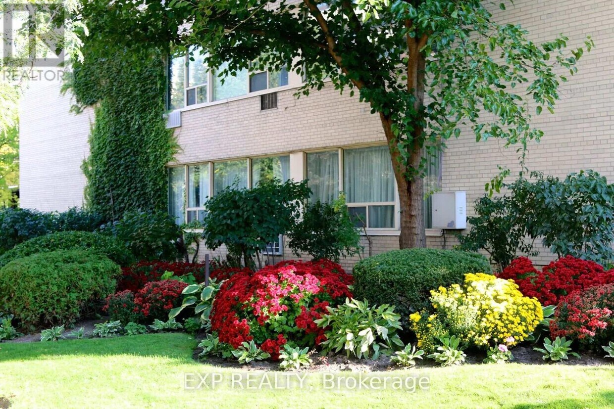 Building Photo - 650 Briar Hill Ave