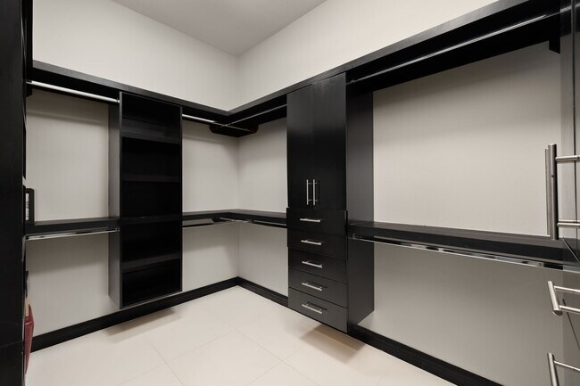 Foto del edificio - 305 N Mockingbird Ave