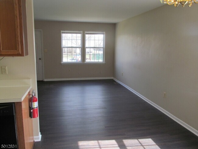 Building Photo - 6201 Belmont Dr