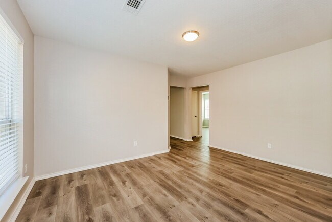 Building Photo - 3037 San Martin Dr