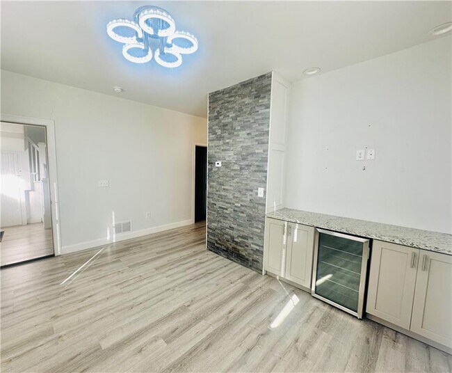 Building Photo - 65 Union Ave