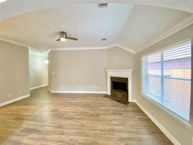 Foto del edificio - 46 Windswept Oaks Pl